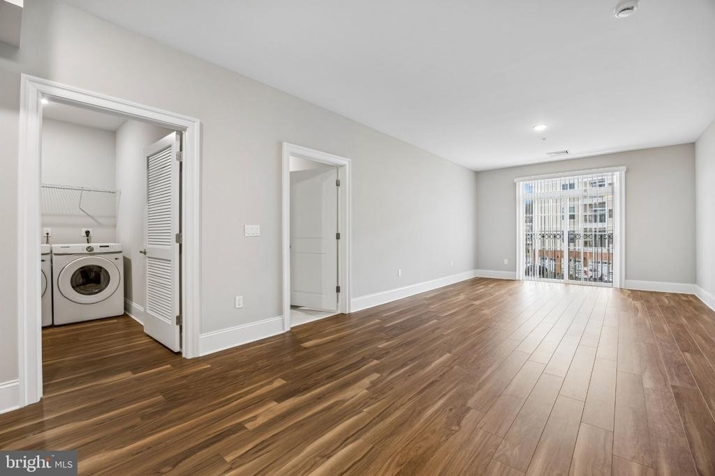 1100 Crescent Way - Photo 8