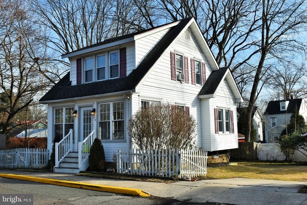 19 Snowden Avenue - Photo 0
