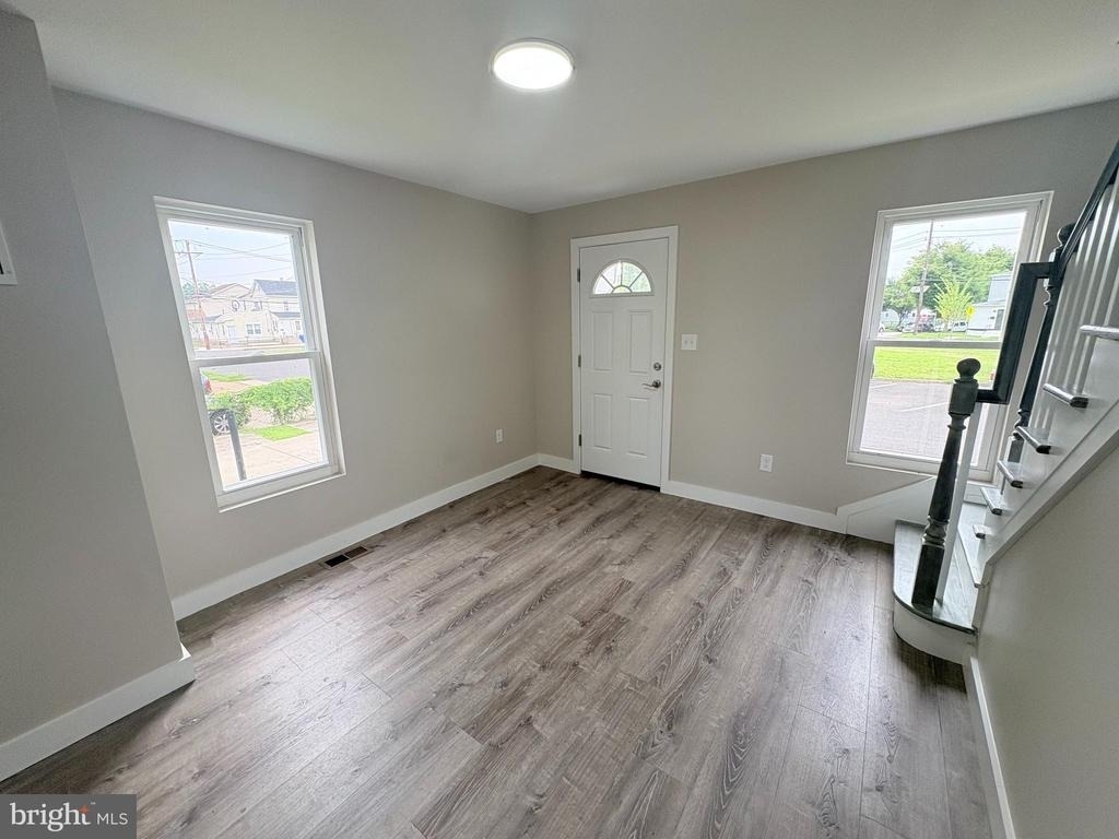 825 W 3rd Street - Photo 1