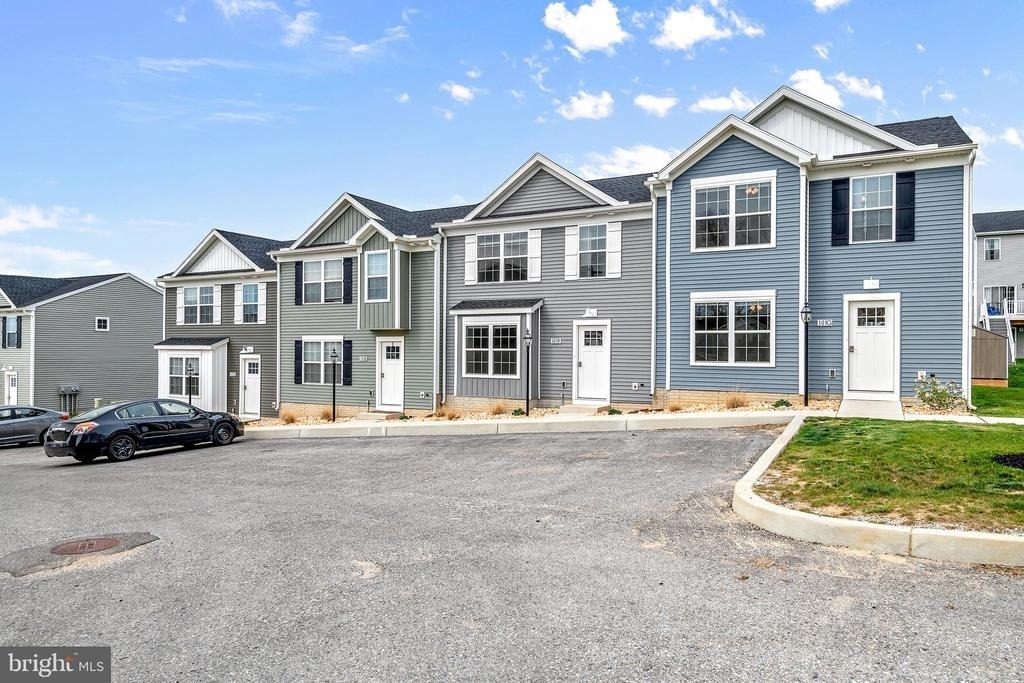 449 Peleton Street - Photo 0