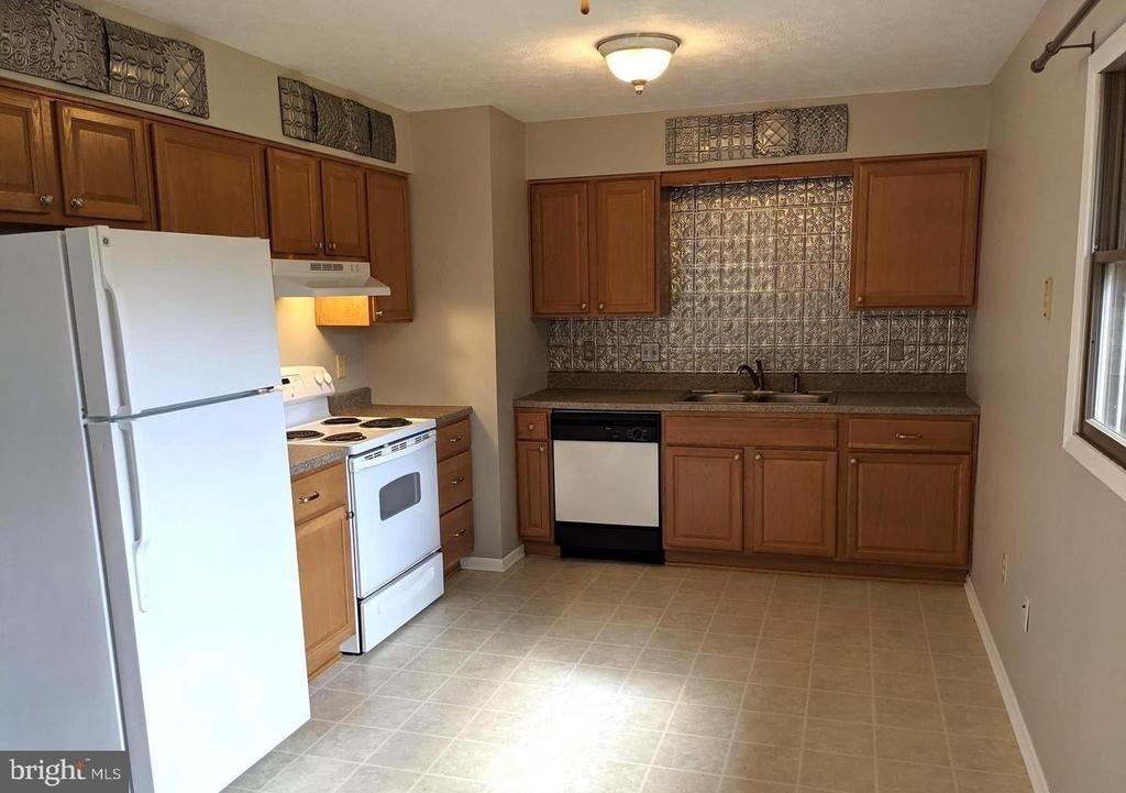 21585 America Street - Photo 6