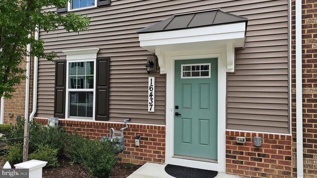 16437 Fife Way - Photo 1