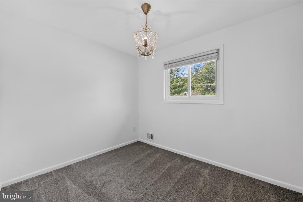 1700 Jarvis Avenue - Photo 10