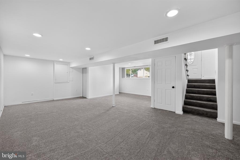 1700 Jarvis Avenue - Photo 14