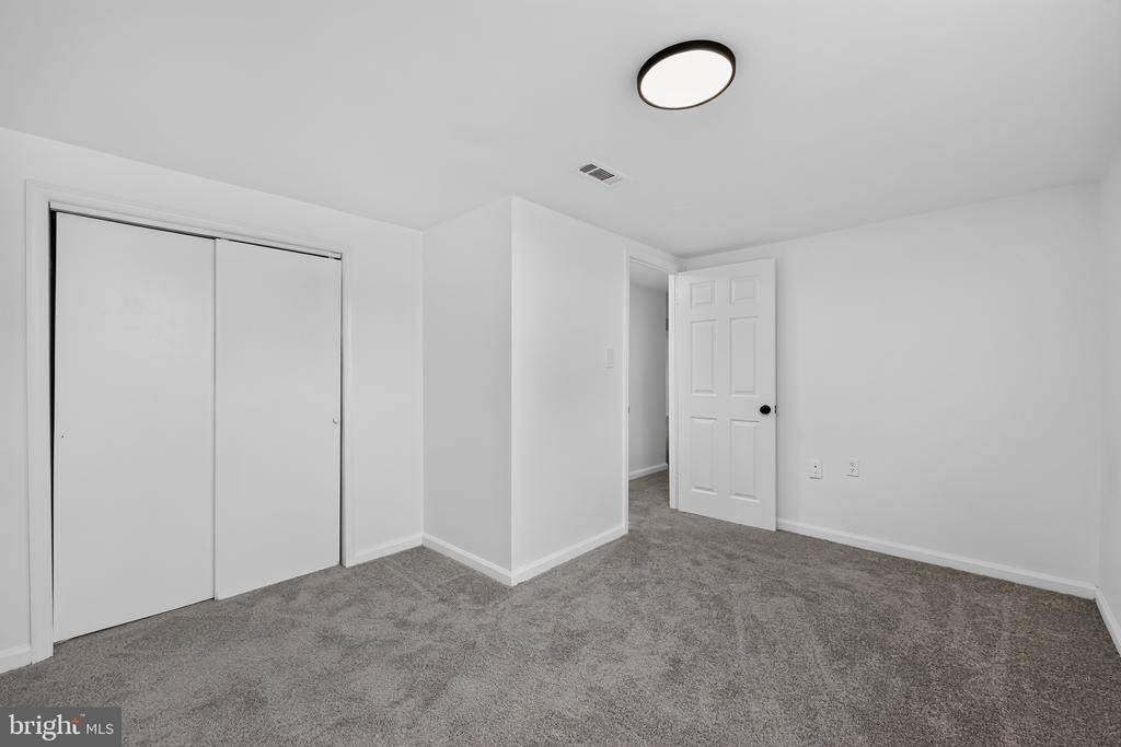 1700 Jarvis Avenue - Photo 9