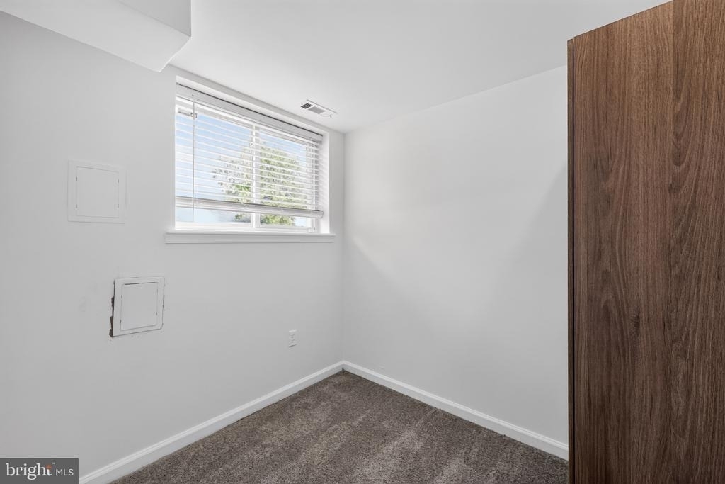 1700 Jarvis Avenue - Photo 11