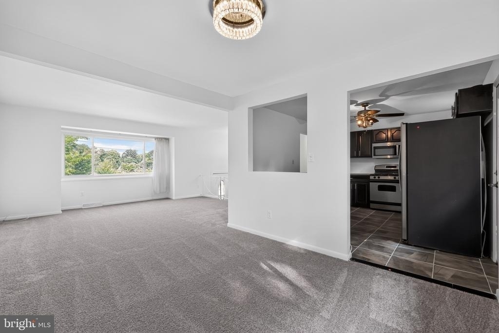 1700 Jarvis Avenue - Photo 13