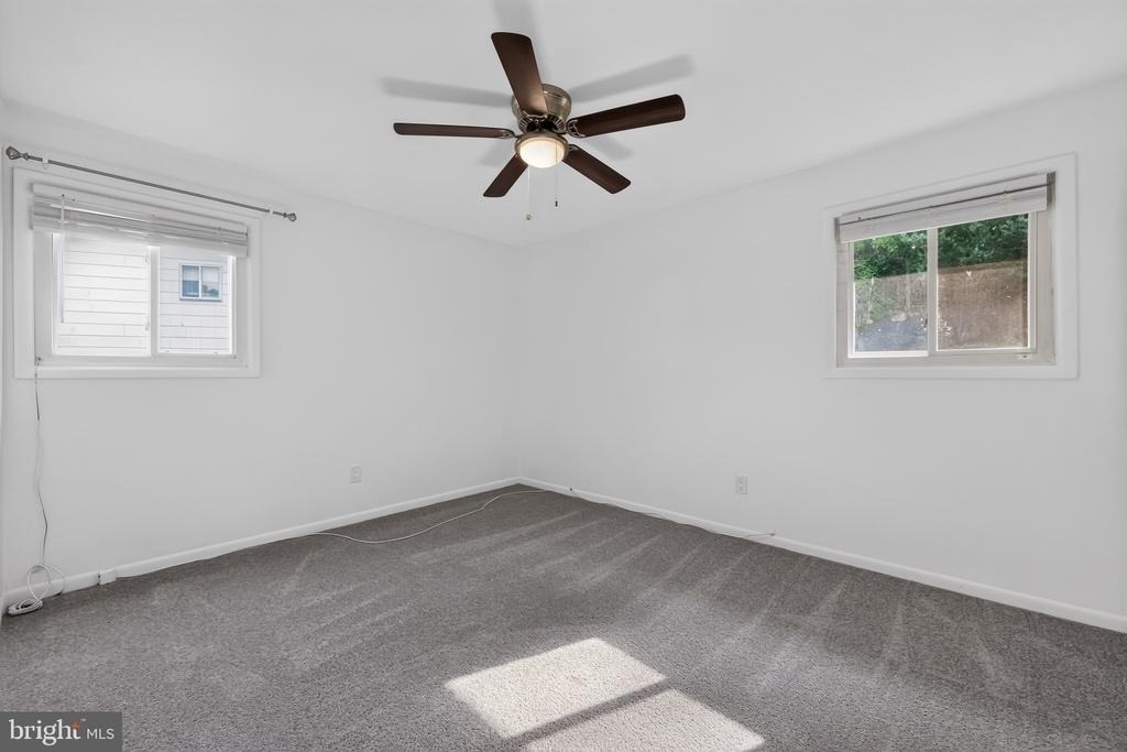 1700 Jarvis Avenue - Photo 7