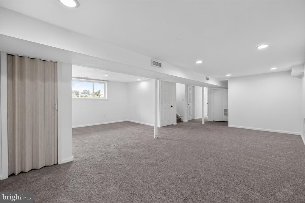 1700 Jarvis Avenue - Photo 15