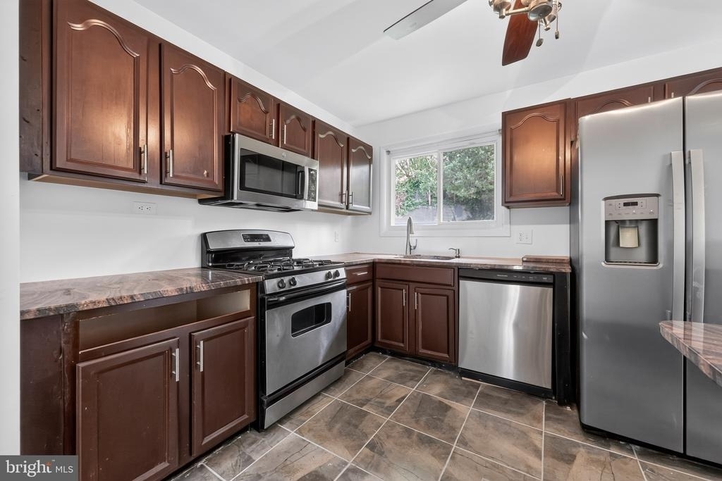 1700 Jarvis Avenue - Photo 1