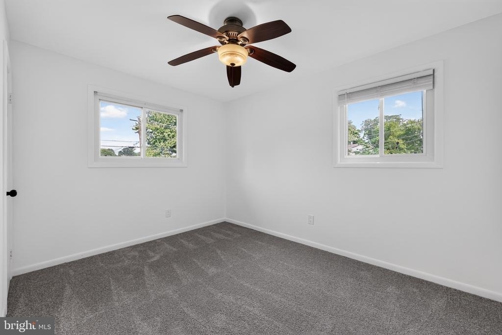 1700 Jarvis Avenue - Photo 8