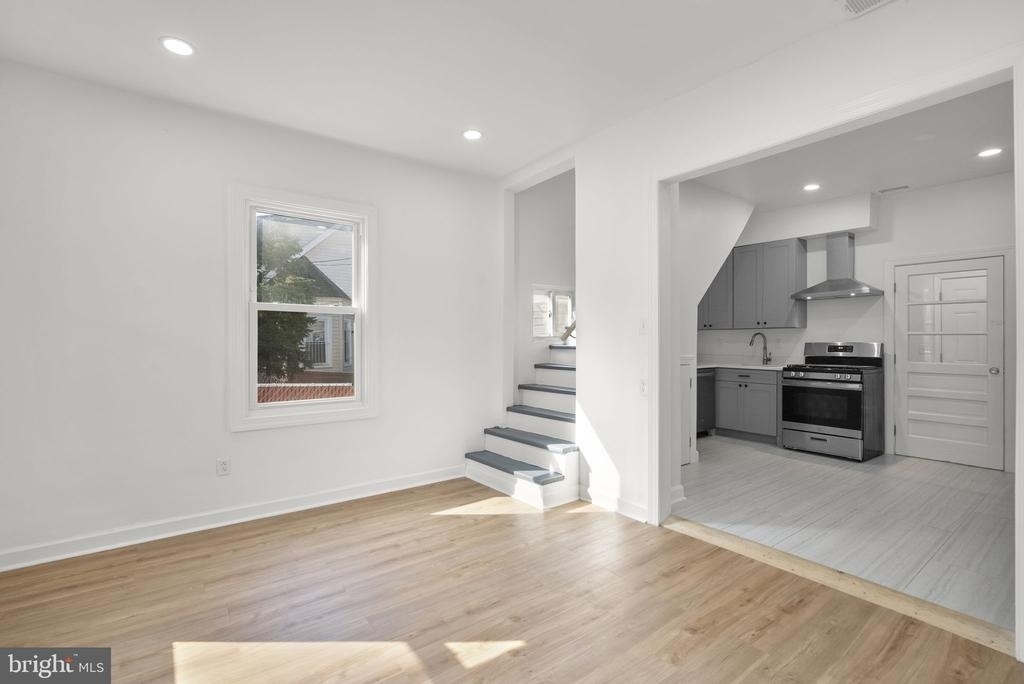 138 Maryland Park Drive - Photo 2