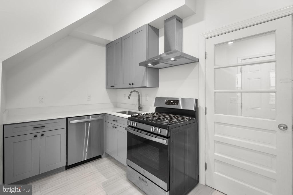 138 Maryland Park Drive - Photo 8