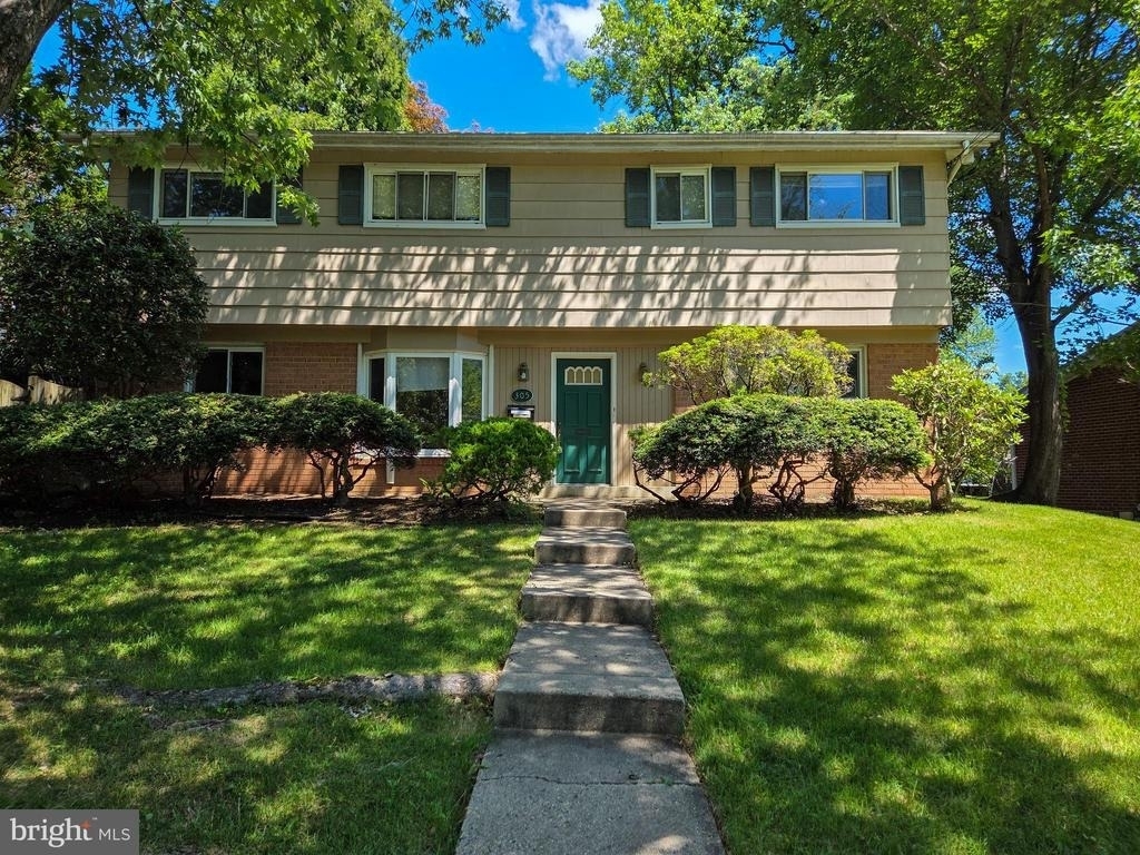 305 Hillsboro Drive - Photo 0
