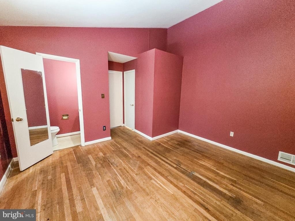 305 Hillsboro Drive - Photo 10