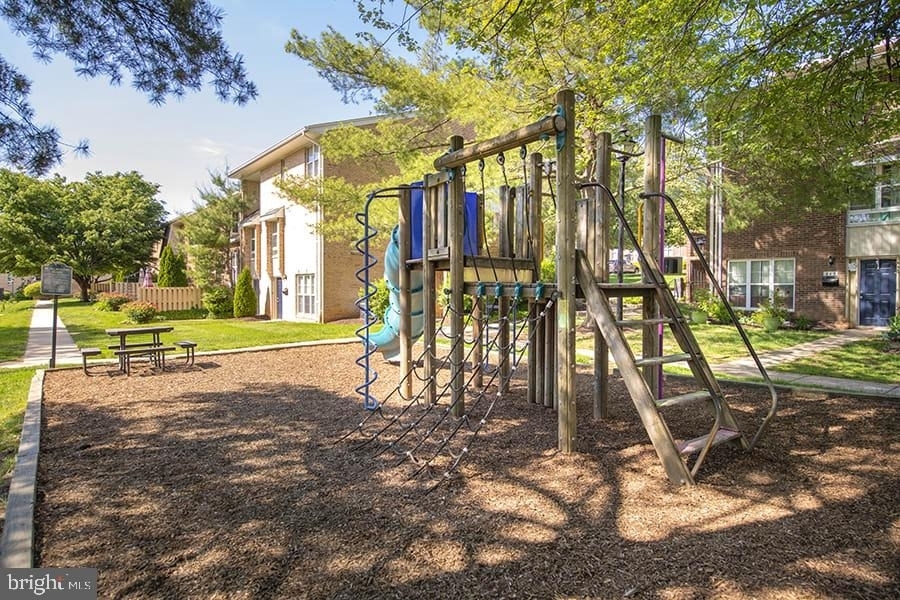 1699 Yale Place - Photo 13