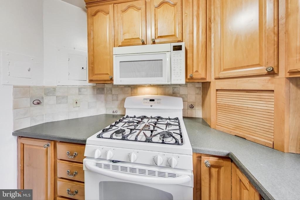 7611 Maple Avenue - Photo 4