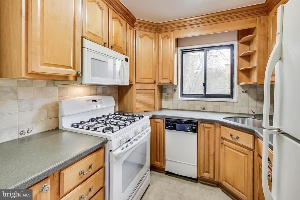 7611 Maple Avenue - Photo 2