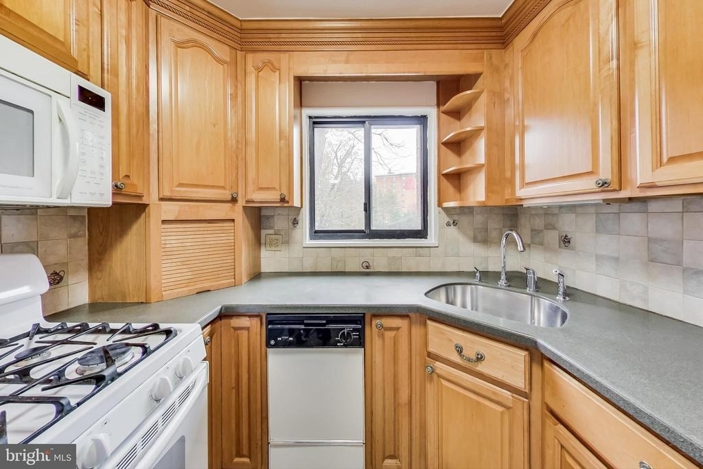 7611 Maple Avenue - Photo 0