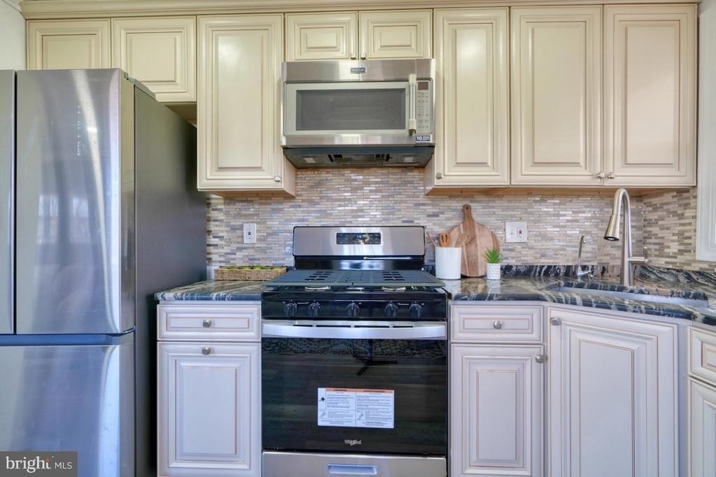701 Platinum Avenue - Photo 9