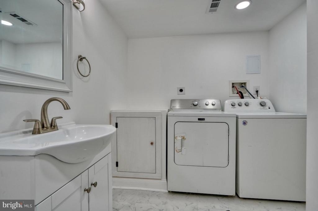 701 Platinum Avenue - Photo 35