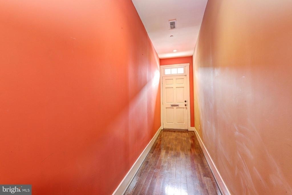 1724 Fleet Street - Photo 1