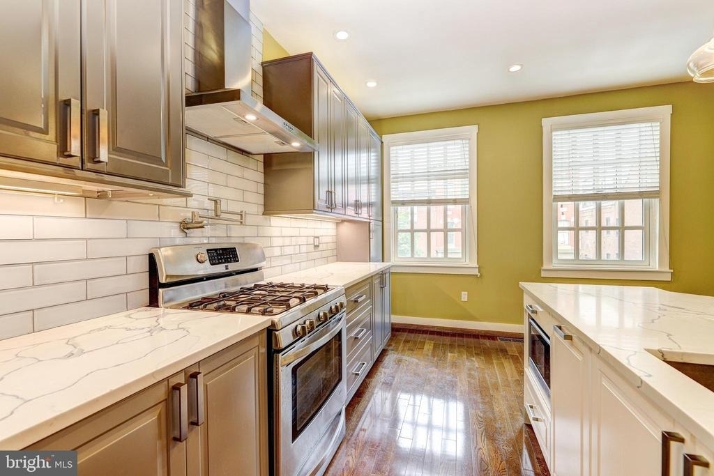 1724 Fleet Street - Photo 11