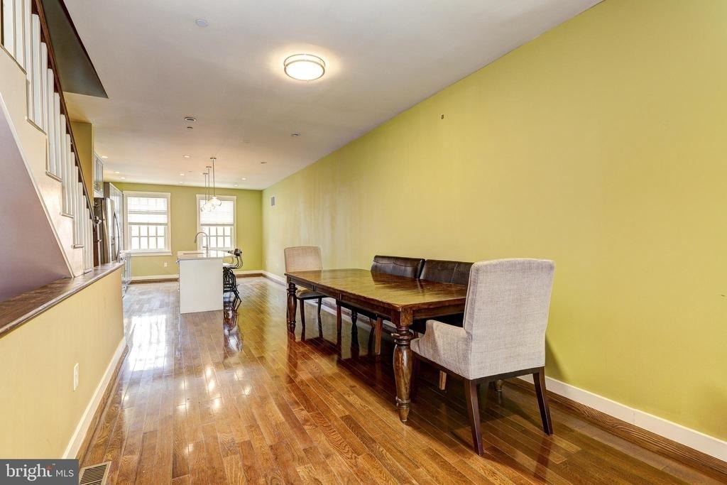 1724 Fleet Street - Photo 7