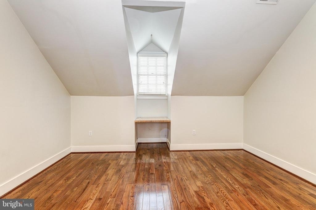 1724 Fleet Street - Photo 13