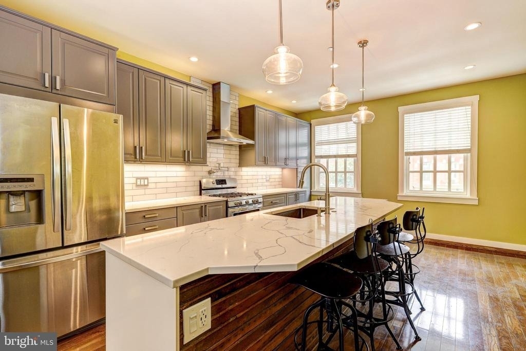1724 Fleet Street - Photo 10