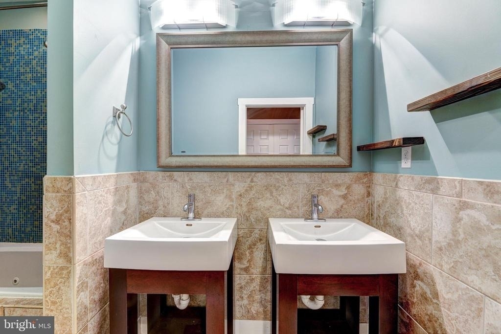 1724 Fleet Street - Photo 18