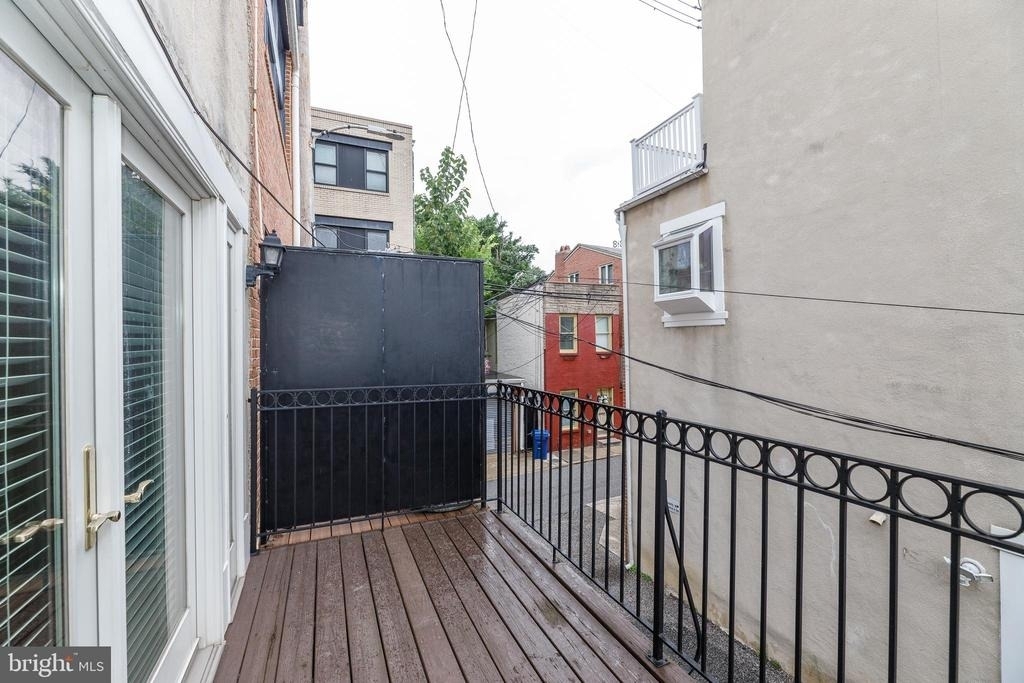 1724 Fleet Street - Photo 12