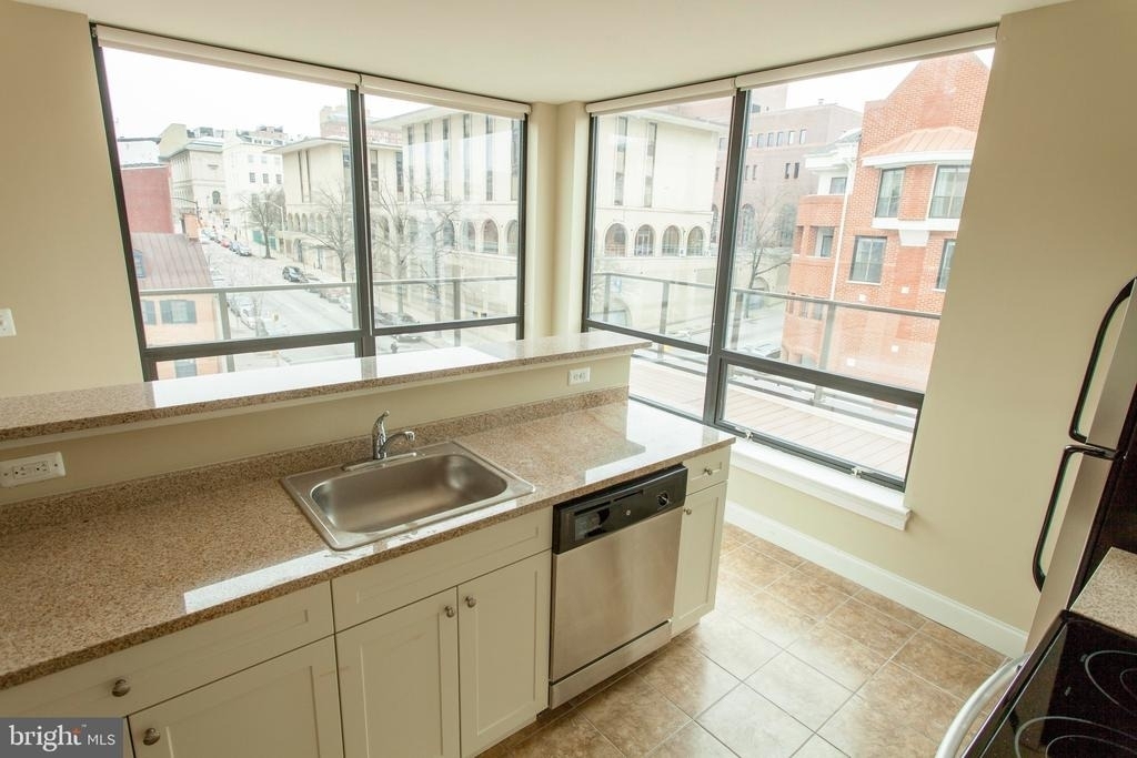 521 Saint Paul Street - Photo 29