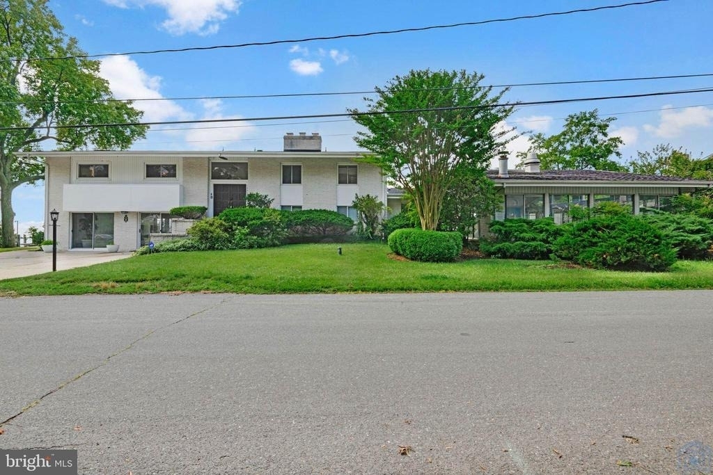 1323 Magnolia Avenue - Photo 2