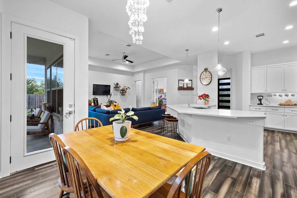 706 Stow Dr - Photo 4