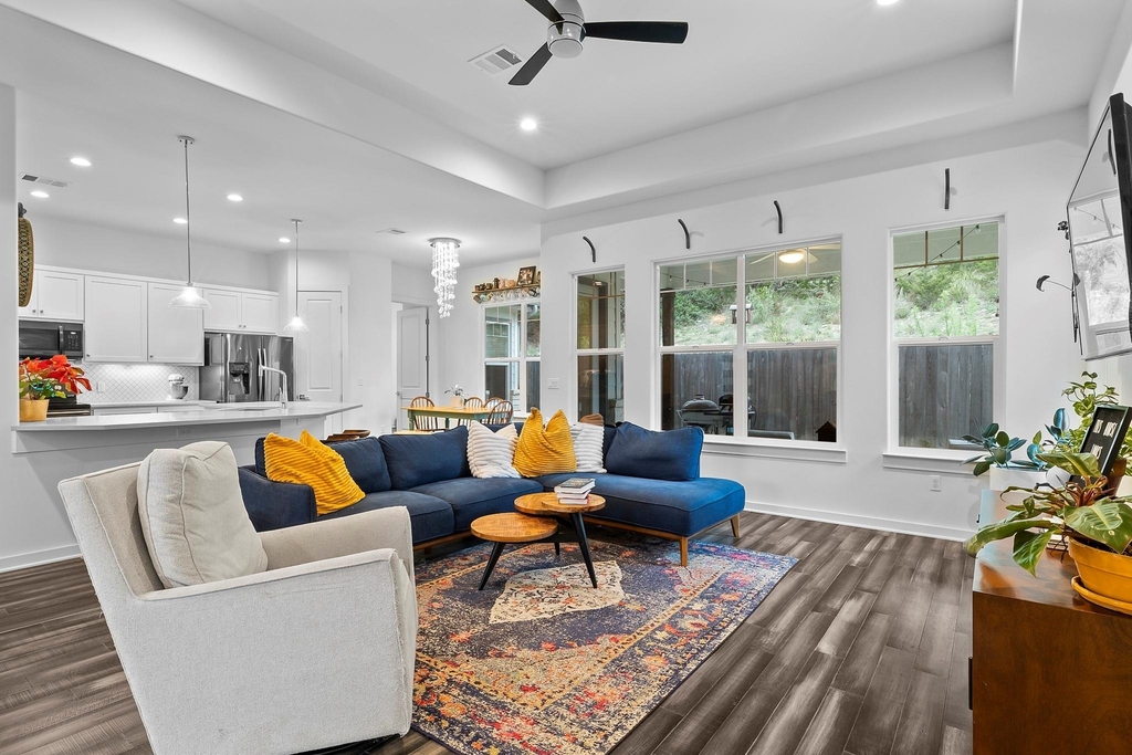 706 Stow Dr - Photo 2