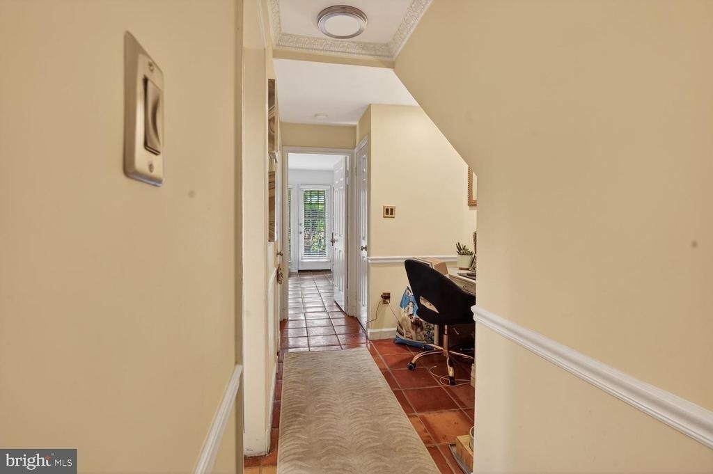 4605 Macarthur Boulevard Nw - Photo 2