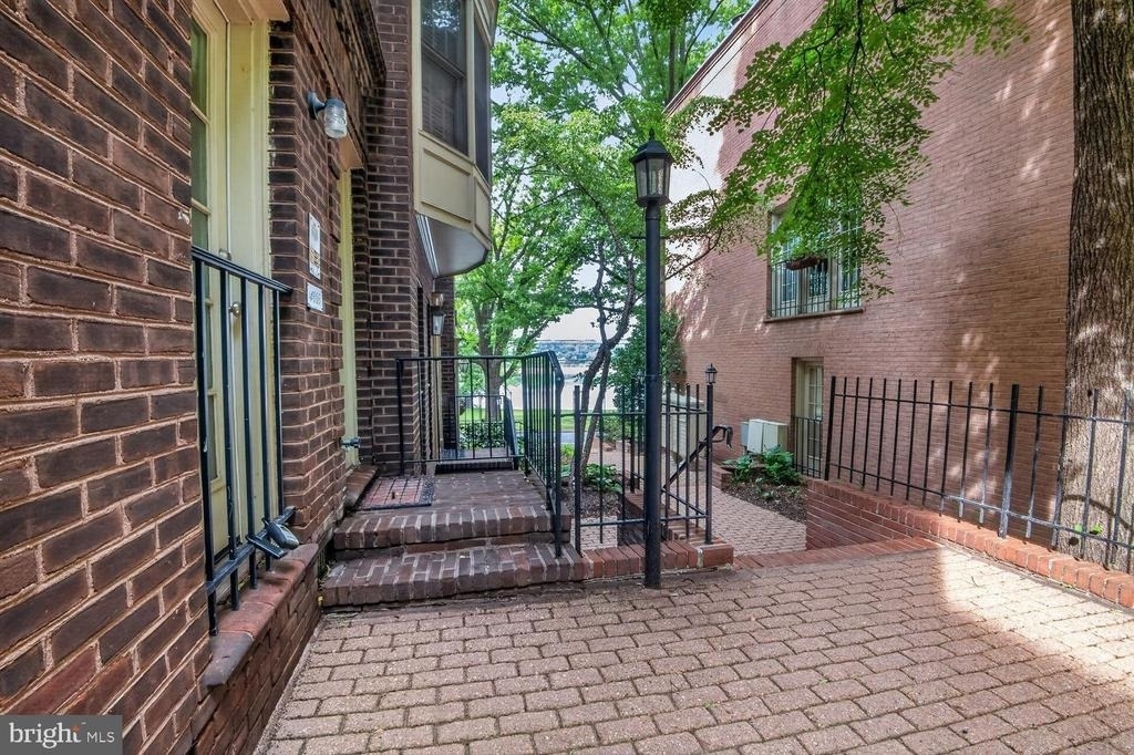 4605 Macarthur Boulevard Nw - Photo 1