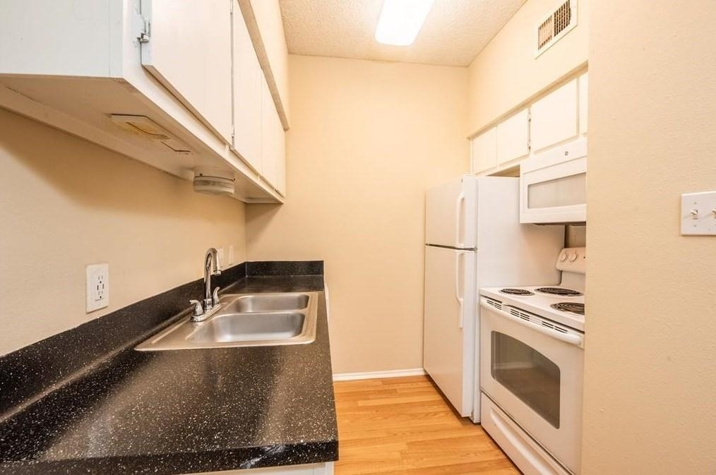 2818 Nueces St - Photo 5