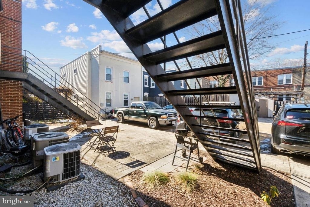123 17th Street Se - Photo 16