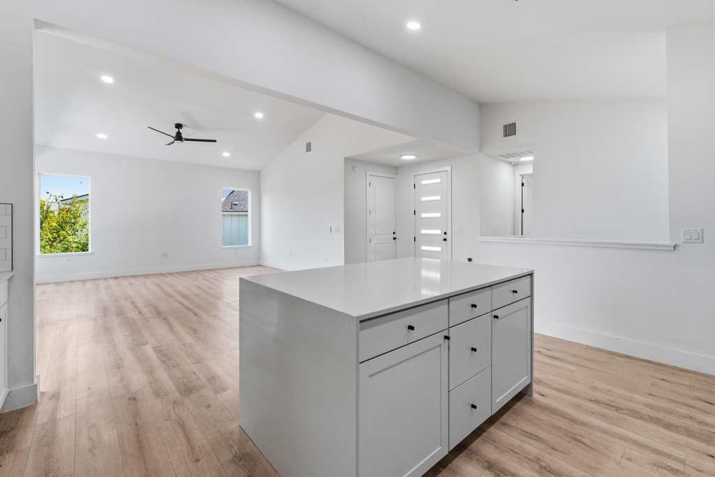 5010 Baker St - Photo 8