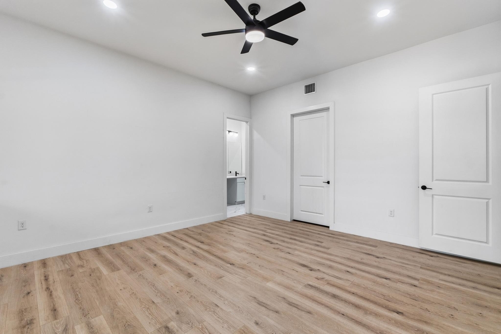 5010 Baker St - Photo 13