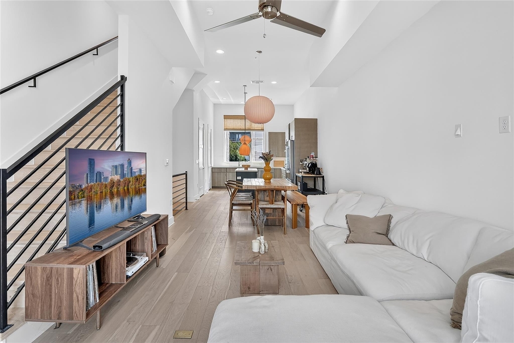 2805 Mccurdy St - Photo 2