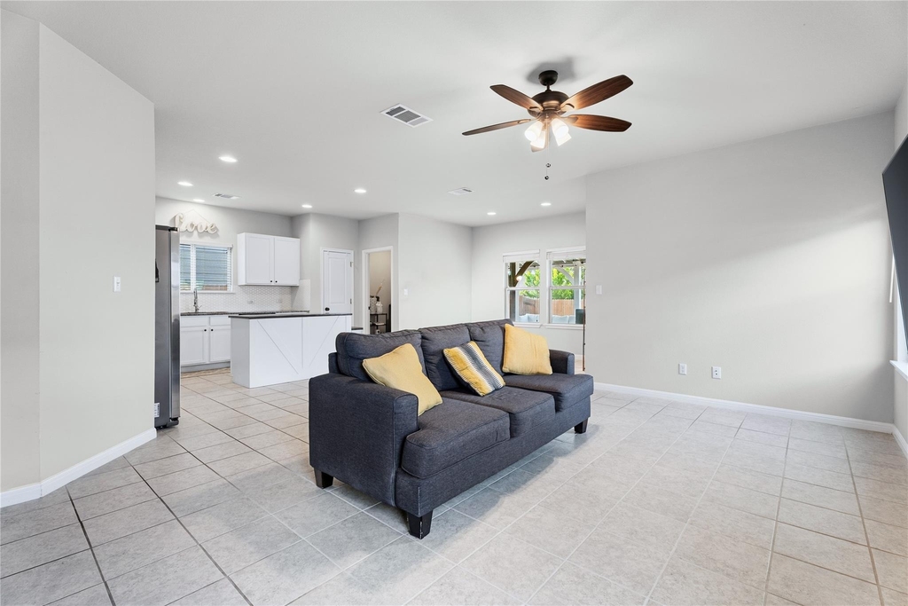 237 Driftwood Ln - Photo 4