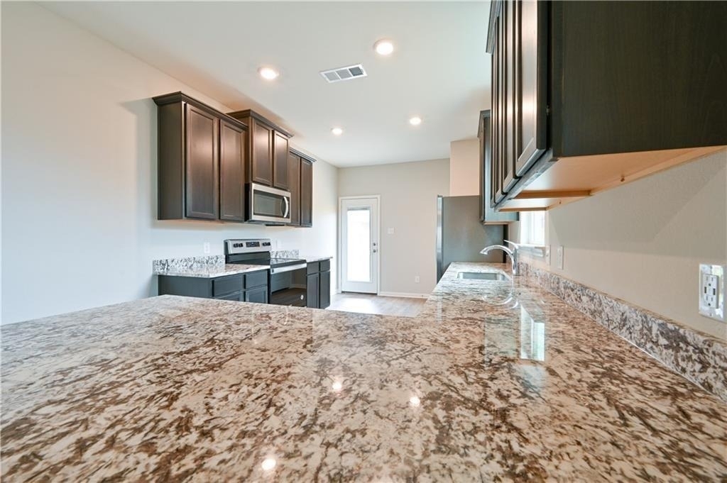 404 Freedom Park Ave - Photo 5