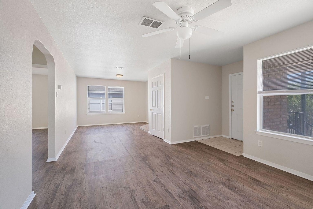 2214 Katy Ln - Photo 6