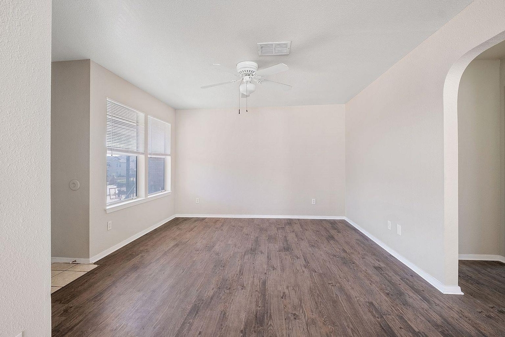 2214 Katy Ln - Photo 5