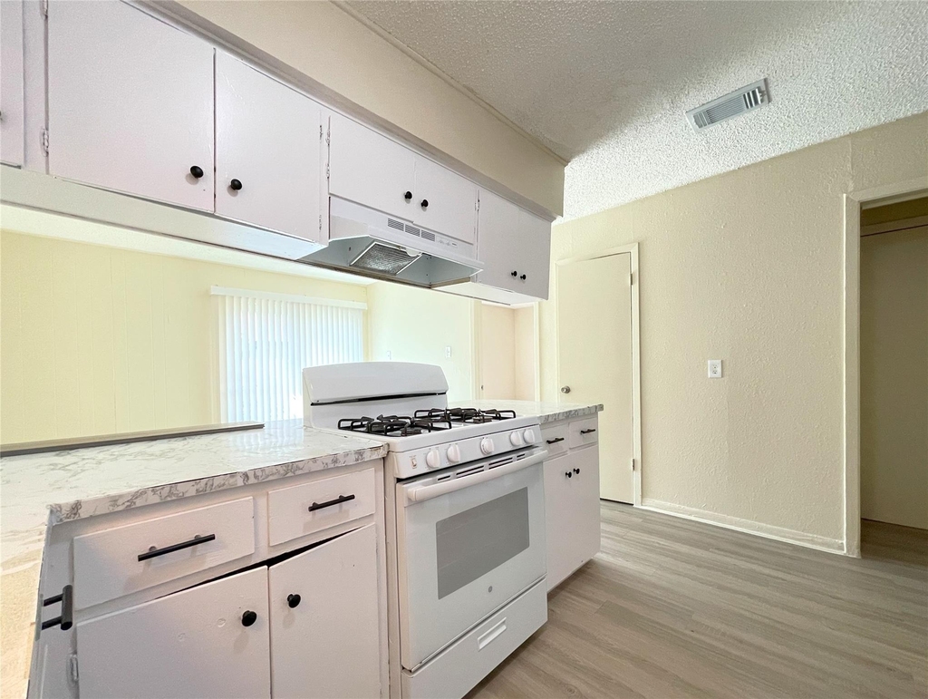 902 N Meadows Dr - Photo 5
