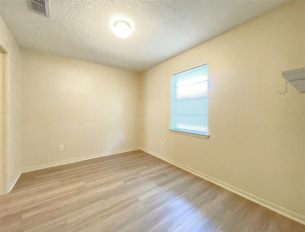 902 N Meadows Dr - Photo 14