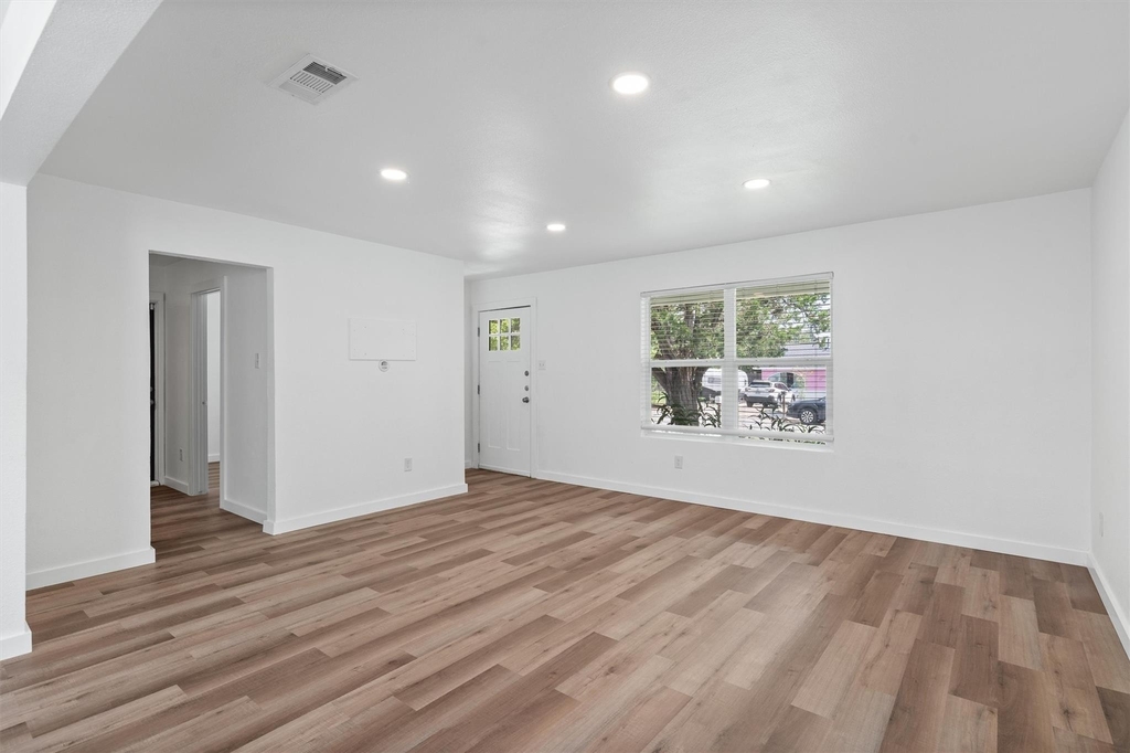 3307 Oak Aly - Photo 1